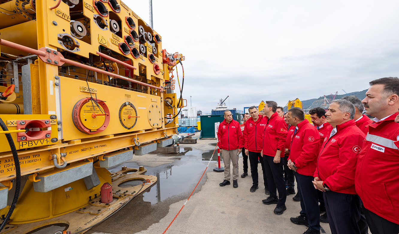 Our Minister Alparslan Bayraktar Visits the Osman Gazi Floating Production Platform